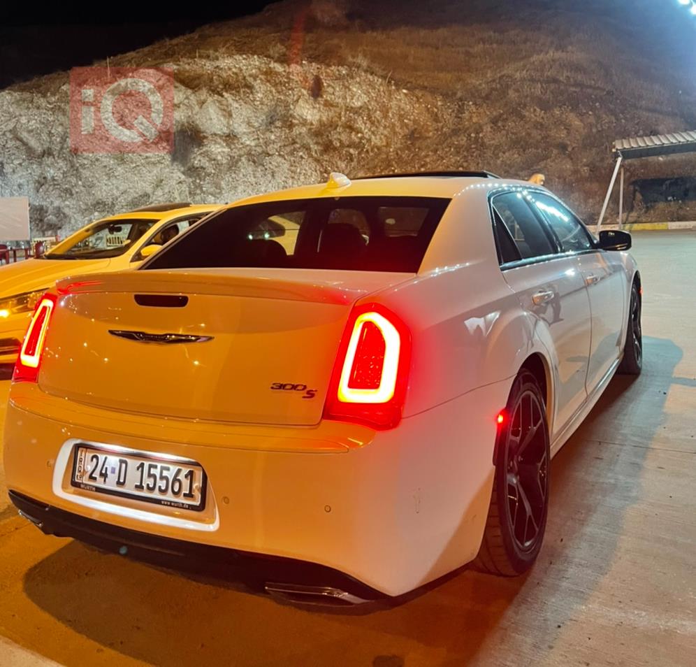 كرايسلر 300